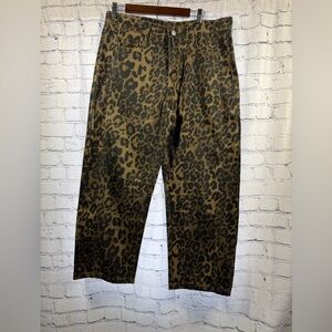 Woman’s Barrel Jean Cheetah Pants